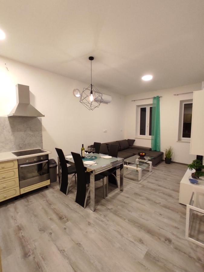 Apartment Ravnice オミシュ エクステリア 写真