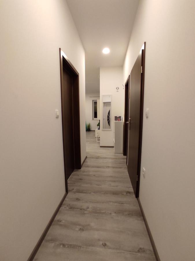 Apartment Ravnice オミシュ エクステリア 写真