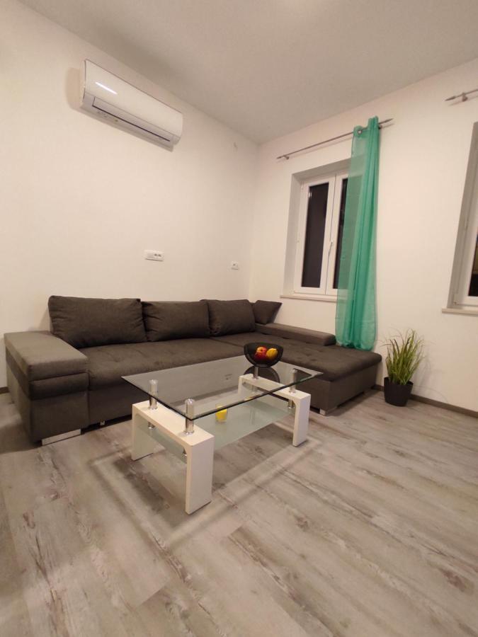 Apartment Ravnice オミシュ エクステリア 写真